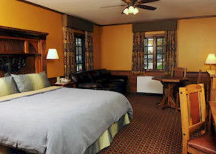 Starved Rock & Conference Center Hotel