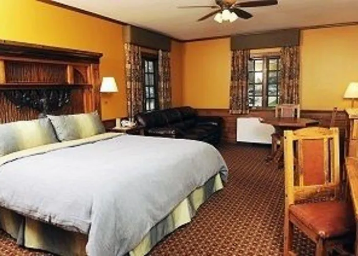 Starved Rock & Conference Center Hotel