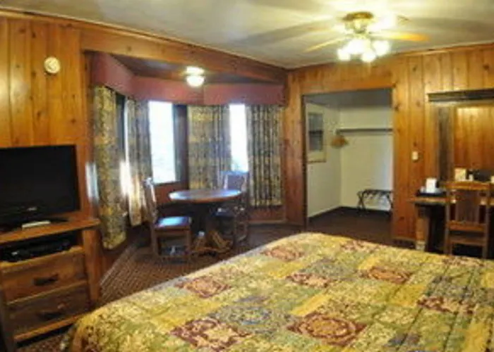 Starved Rock & Conference Center Hotel Utica